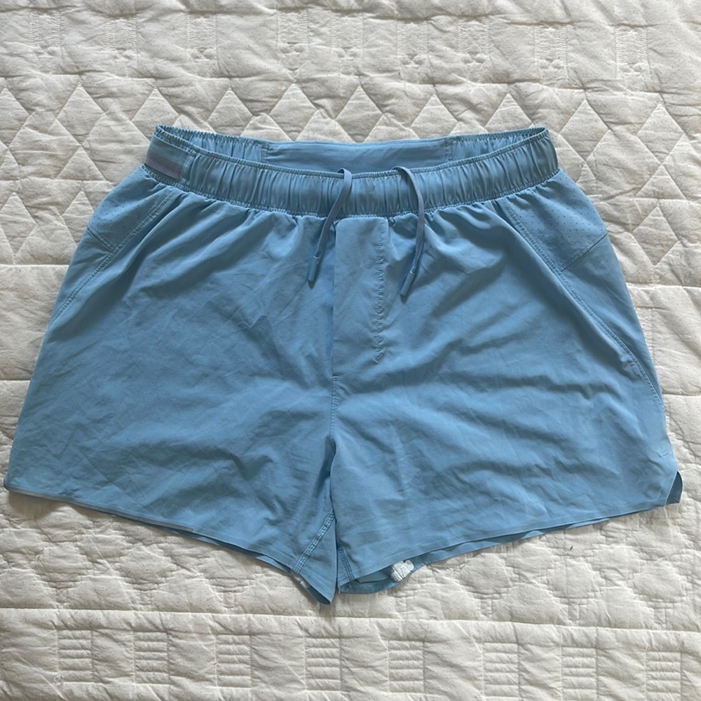 Men’s medium Lululemon shorts - 6” inseam